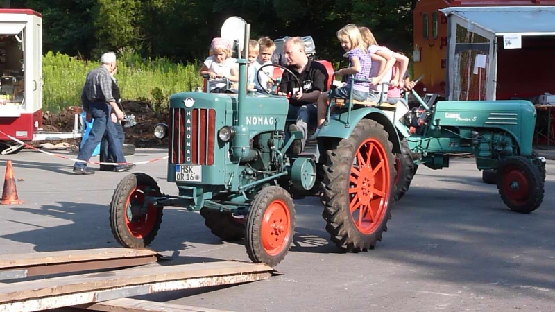 195 195